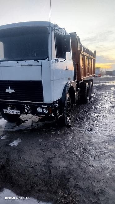 Самосвал МАЗ (6x4) - Классический трёхосный самосвал МАЗ с