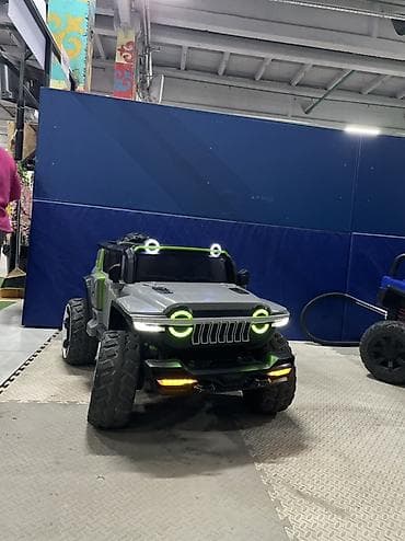 деткий машина: Детский электромобиль в стиле внедорожника 4x4. Эффектная модель с — 1