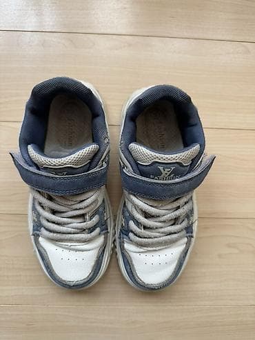 Балдардын башка кийимдери: Детские кроссовки бегать во дворе, 34 размер, 200 сом — 2
