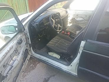 Volkswagen Passat: 1992 г., 1.8 л, Кол менен иштөөчү, Бензин, Универсал — 4