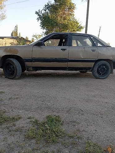 радар авто: Audi 100: 1983 г., 1.8 л, Кол менен иштөөчү, Бензин, Седан — 5