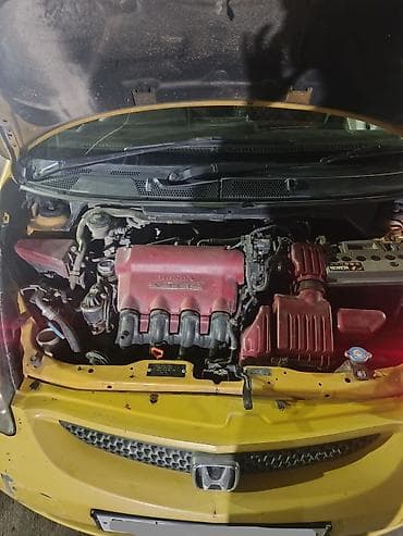 Продажа авто: Honda Fit: 2005 г., 1.5 л, Вариатор, Бензин, Хэтчбэк — 2