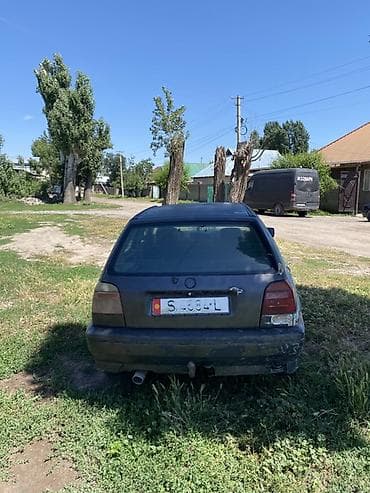 Унаа: Volkswagen Golf: 1993 г., 1.6 л, Кол менен иштөөчү, Бензин, Хетчбек — 5