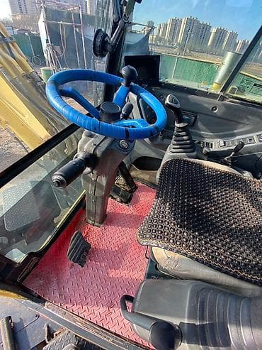 автомобильный пылесос: Экскаватор, 2010 г., Колесный — 9