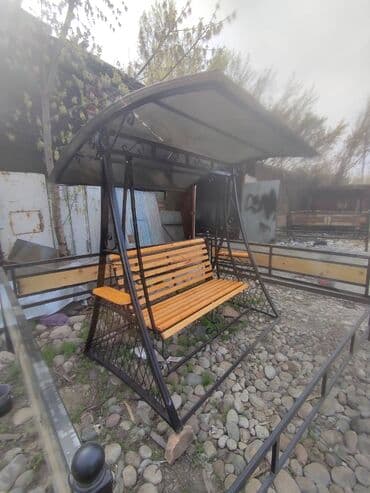 Садовые качели Металл, Со спинкой, С крышей at lalafo.kg Садовые качели Металл, Со спинкой, С крышей