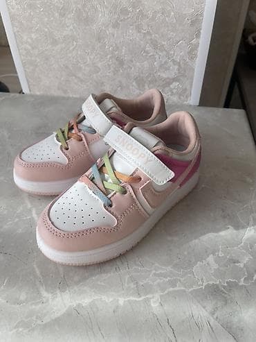 Платья: Детские кроссовки Snoopy - Оригинальный дизайн Peanuts Worldwide LLC — 4