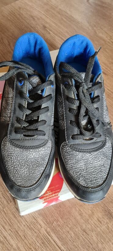 Кроссовки в хорошем состоянии