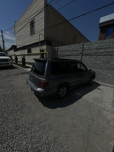 авто чамадан: Продается компактный 5‑дверный внедорожник серого цвета. Кузов — 3