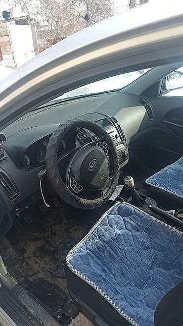 Kia Ceed: 2007 г., 1.6 л, Механика, Бензин, Хэтчбэк