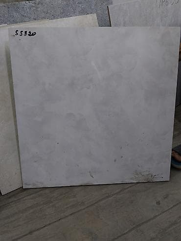 silver kitchen: Керамогранит, серый однотонный с лёгким облачным рисунком. Формат — 1
