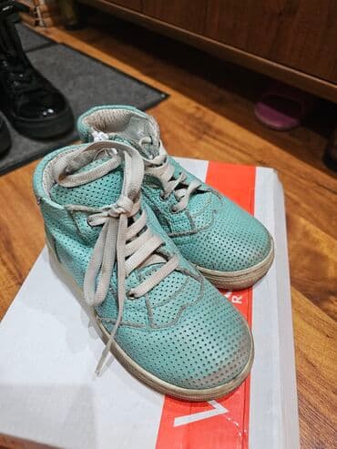 Продаю б/у детские кеды 26-го размера. Натуральная кожа. Покупали за