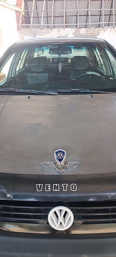 Volkswagen Vento: 1992 г., 1.8 л, Механика, Бензин, Седан at lalafo.kg Volkswagen Vento: 1992 г., 1.8 л, Механика, Бензин, Седан