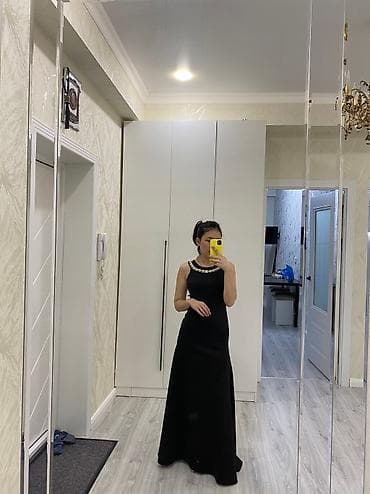 Очень красивое вечернее платье, спинка открытая, размер 44 наш at lalafo.kg Очень красивое вечернее платье, спинка открытая, размер 44 наш