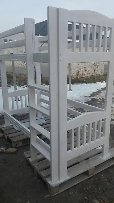 2х ярустные кровати: Продаётся двухъярусный кровать(сосна).(Размер высота 1.80см длина — 2