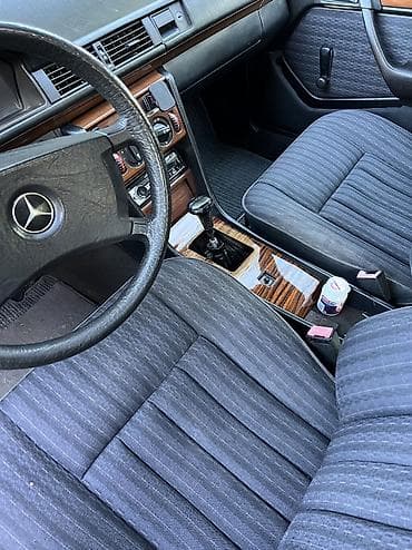 v class: Mercedes-Benz W124: 1990 г., 2.3 л, Механика, Бензин, Седан — 2