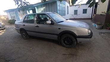 Volkswagen Vento: 1992 г., 1.6 л, Механика, Бензин, Седан — 1