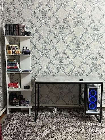 Продаю книжную полку Продаётся стильная и удобная книжная полка