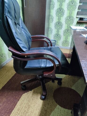 Офисное кресло, Б/у, С колесиками, цвет - Черный, Самовывоз, Бесплатная доставка, Платная доставка