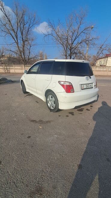 купить фуру с прицепом бу: Toyota ist: 2002 г., 1.3 л, Автомат, Бензиновая, Хэтчбэк — 9