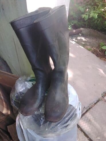 обувь для охоты: Продаю мужские резиновые сапоги, размер большой — 3