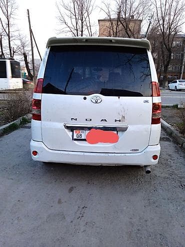 Toyota: Toyota Noah: 2003 г., 2 л, Автомат, Бензин, Минивэн — 6