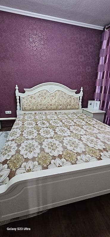 продаю спальный гарнитур: Продаётся спальний гарнитур из 5 предметов. белого цвета из дерева. в — 9