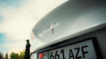 варианты: Tesla Model Y: 2023 г., Автомат, Электромобиль, Кроссовер — 6