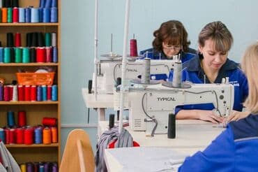 вышивка вишивка вышывка вишывка вышивалка вышивальная вышывалная вышивалный вышивальный вышывалка вышивальный вышивалный вышивальная: Швея Универсал. Старый толчок рынок / базар — 1