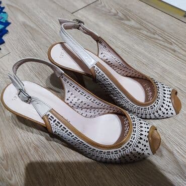 фирменная обувь из италии: Продаю босоножки. Покупали basconi 6500 сом. Натуральная кожа. Новые — 2