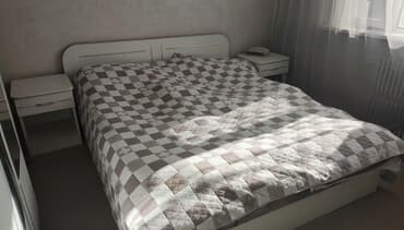 матрас двуспальный: Спальный гарнитур, Б/у, Двуспальная кровать, Шкаф, Комод, Самовывоз, цвет - Бежевый — 1