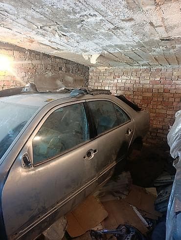 Продажа авто: Mercedes-Benz E-Class: 2001 г., Седан — 4