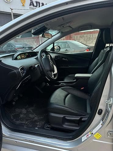 4runner 2017: Toyota Prius: 2017 г., 1.8 л, Гибрид, Лифтбек — 9