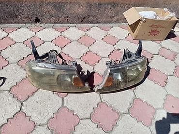 есть трещина: Комплект передних фар Honda 2004 г., Б/у — 3