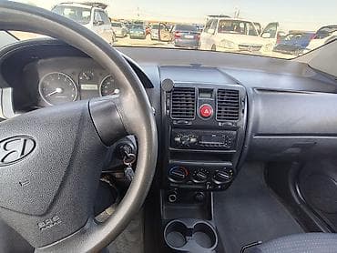 Продажа авто: Hyundai Getz: 2008 г., 1.1 л, Механика, Газ, Хэтчбэк — 4