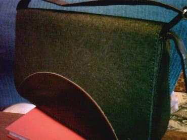 сумка для беременных: Продаю небольшую сумочку под джинсу новая, 1 отделение, замок внешний — 2