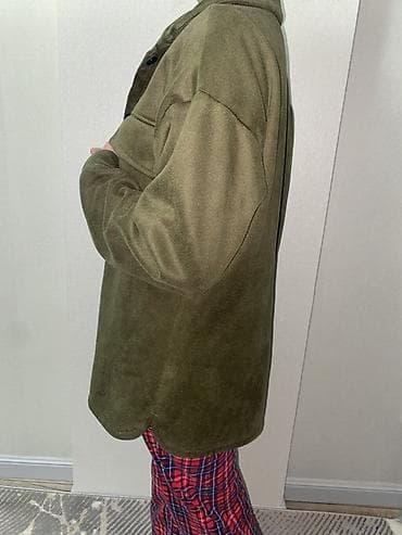 демисезонная: Женская рубашка-куртка (шакет) цвета хаки. Теплая кофта, в идеальном — 2