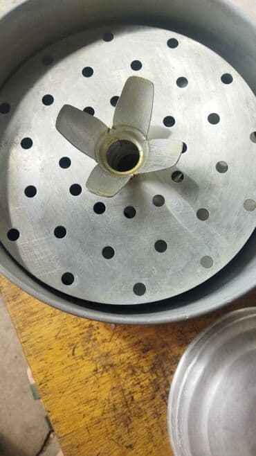 Продаю мантышницу ссср. 4 кружка.в хорошем состоянии диамтр26