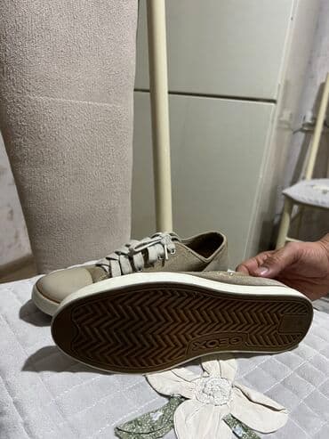 ecco 42: Кроссовки, 39, Geox, Б/у, цвет - Бежевый, Самовывоз, Платная доставка — 3