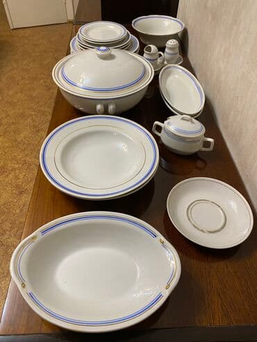 фарфоровые пасуды: Фарфоровый сервиз, Пр-во Корея. 2 тарелки для супа, 3 столовых — 5