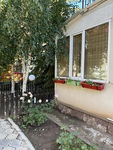 Сдается двухэтажный коттедж посуточно в Чолпон-Ате (ЦО «Келечек»)