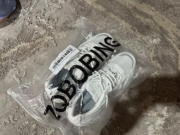 Продаю белые кроссовки 44 размера, новые продаю так как приехали не по — 1