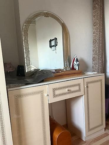 спальный гарнитур барокко: Спальный гарнитур, Б/у, Двуспальная кровать, цвет - Бежевый — 3