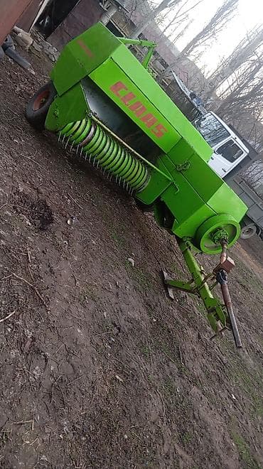 honba hr v: Пресс‑подборщик CLAAS (приблизительно серия Доминант/Quadrant малого — 1