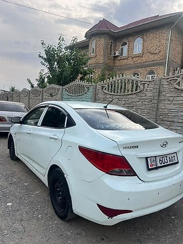 leksus es350: Hyundai Solaris: 2014 г., Седан — 2