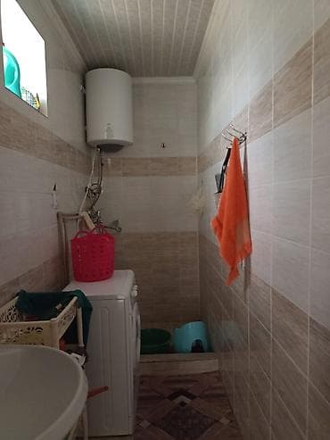 Недвижимость: Дом из кирпича с мансардной крышей. Вход через крыльцо с широкими — 4