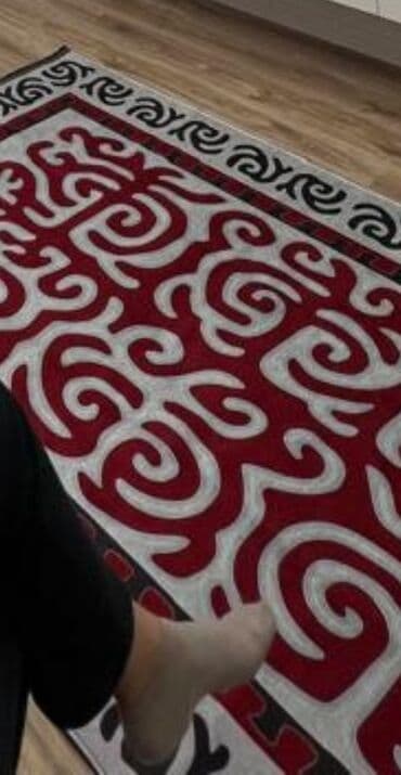 Современная квартира-студия с новой отделкой и встроенной мебелью -