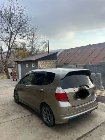 авто в абхазии: Honda Fit: 2004 г., 1.3 л, Автомат, Бензин — 5
