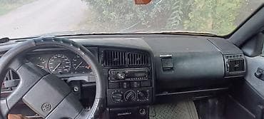 Продажа авто: Volkswagen Passat: 1991 г., 1.8 л, Механика, Бензин, Седан — 5