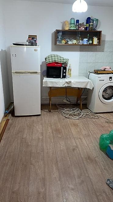 Недвижимость: Продается полдома с земельным участком Площадь земли 1,3 соток Площадь — 7