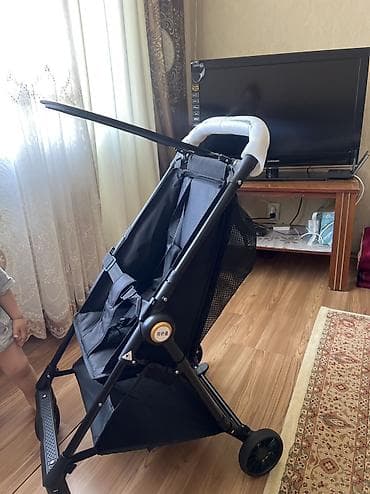 Детский мир: Легкая прогулочная коляска весом всего 5 кг. Особенности: - — 3